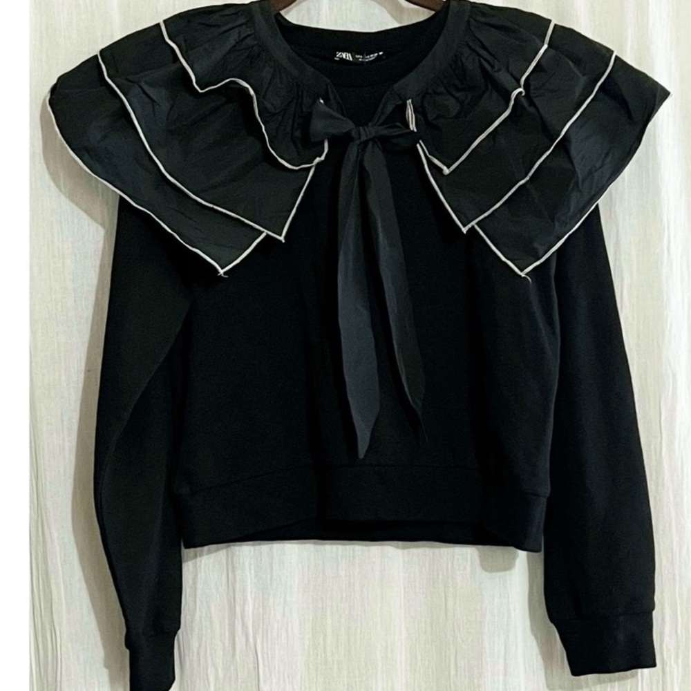 Chic Black Ruffled Sweatshirt